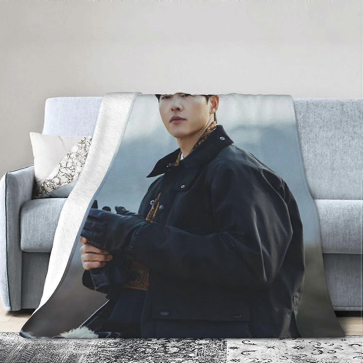 2025 TO567 Song Joong-ki Tryckt Lätt Super Mjuk Micro Fleece Plädar S Fit Bäddsoffa Vardagsrum Soffa Stol