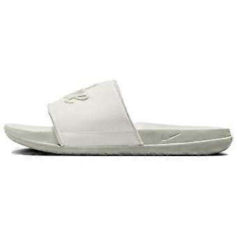 Klapki Nike Offcourt Slide damskie biało-srebrne FQ7646-101