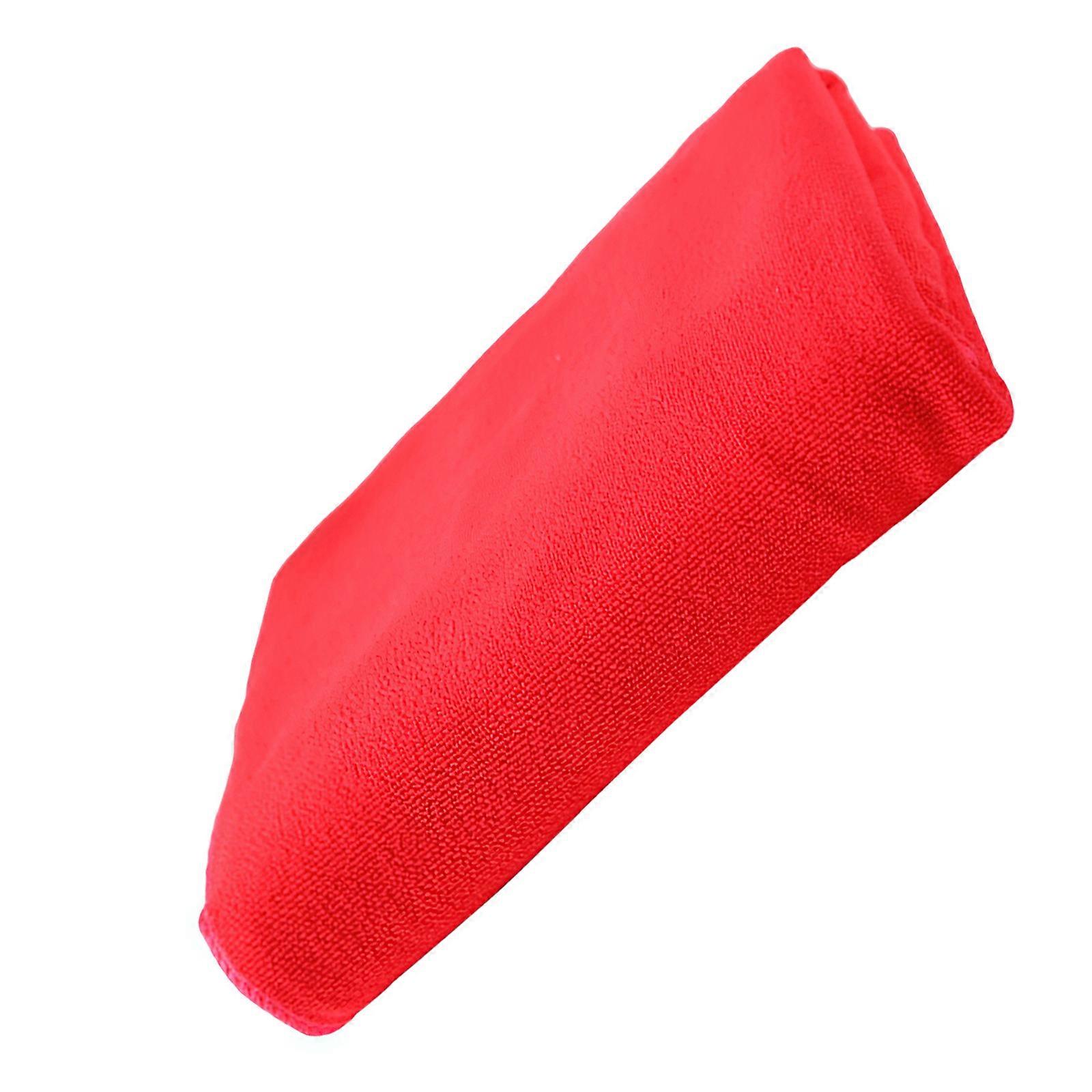 Serviette de bain rouge en microfibre, séchage rapide.