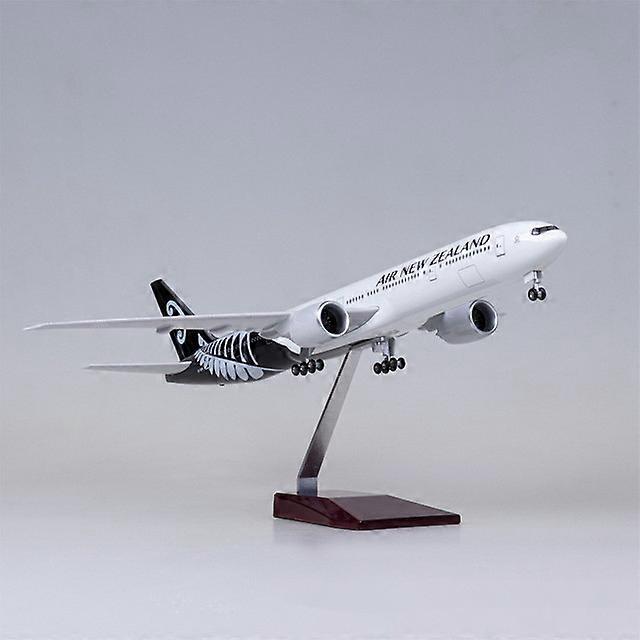 1/157 Scale 47cm Boeing 777 Diecast Model Air New Zealand Airlines Resin Plane With Light Airplane Collection Display Toys Gift