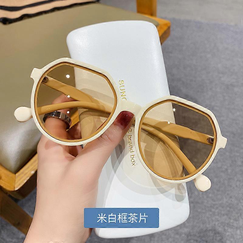 משקפי שמש נשים מסגרת קטנה תה חלב לבן משקפי שמש בעיצוב קלאסי רטרו משקפי שמש פנים קטנות משקפי הגנה