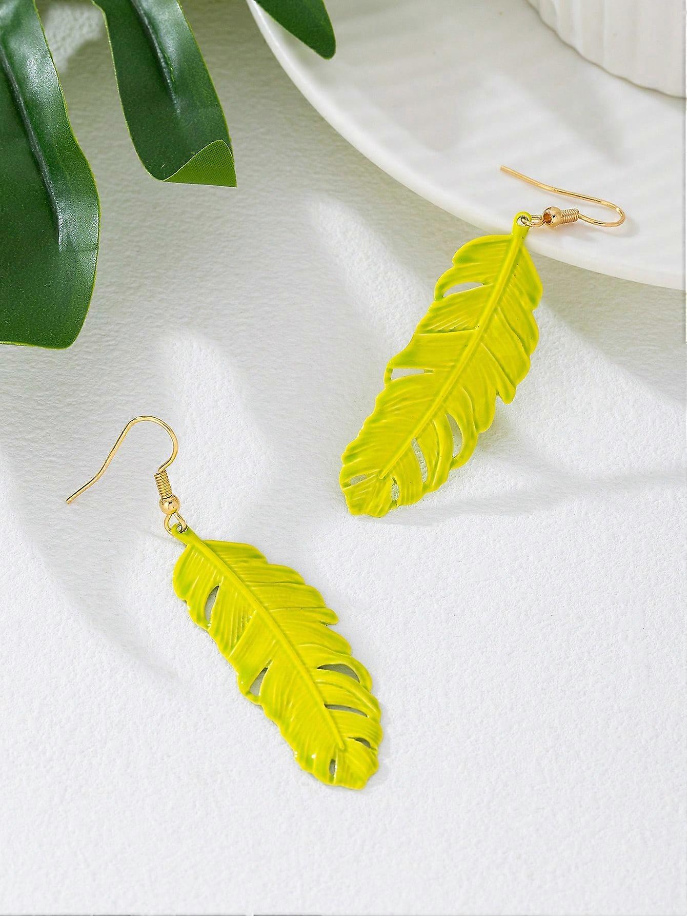 1pc Metallic Hollow Cute Leaf Design Earrings