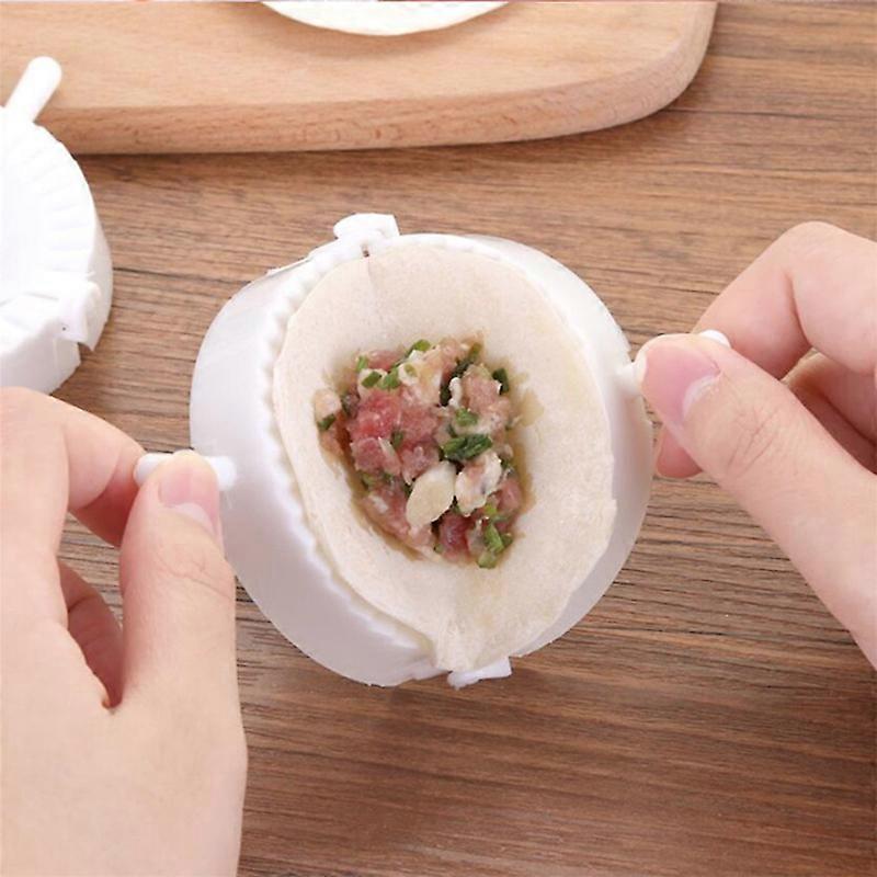 7cm diameter manual dumpling maker with "Fu" character, a kitchen essential for making dumplings.