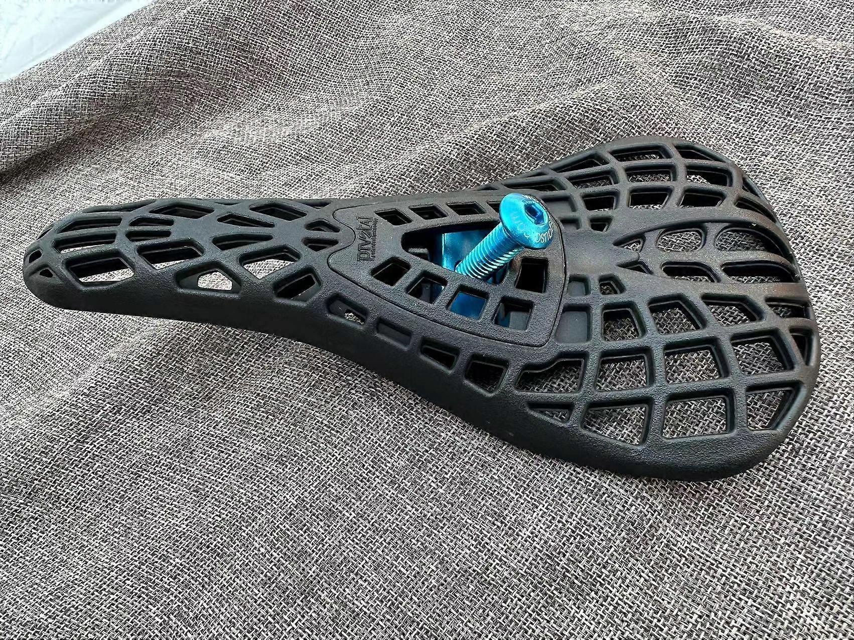 Tioga Spyder Pivotal bmx racingS-Spec Seat saddle super light 152g durable