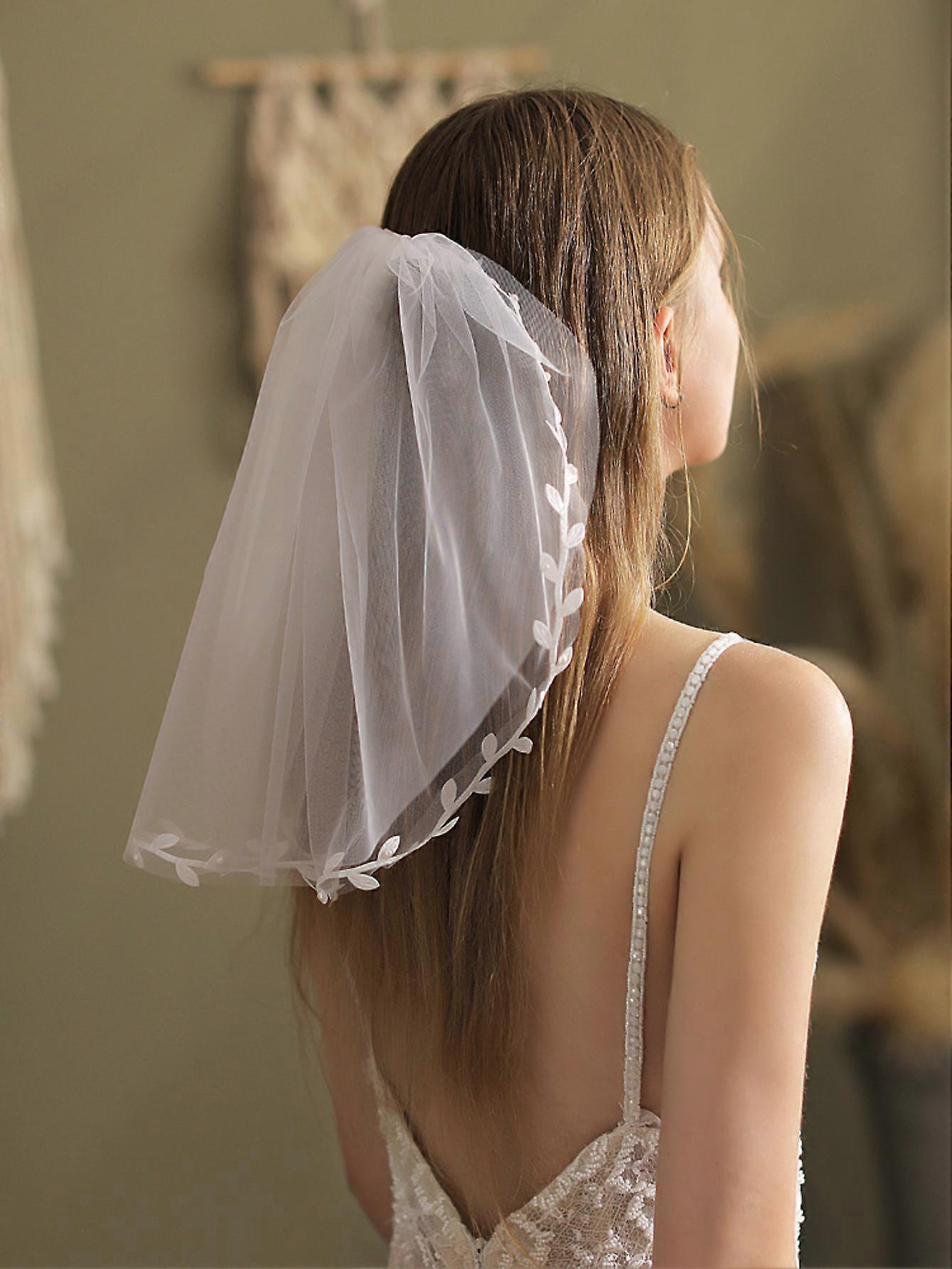 French short double-layered bridal veil with small leaf tips