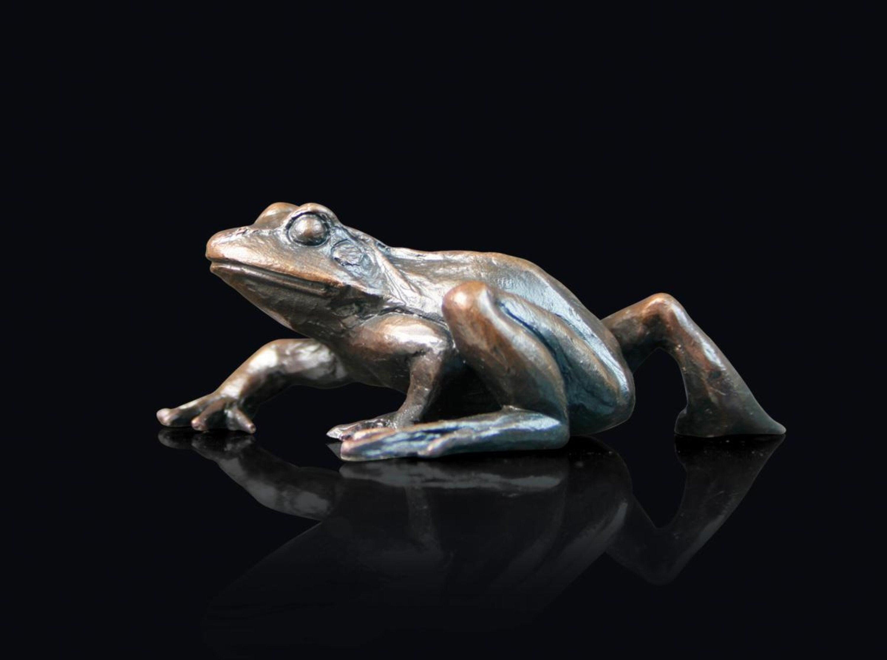 Small Frog Walking Sculptures & Statues