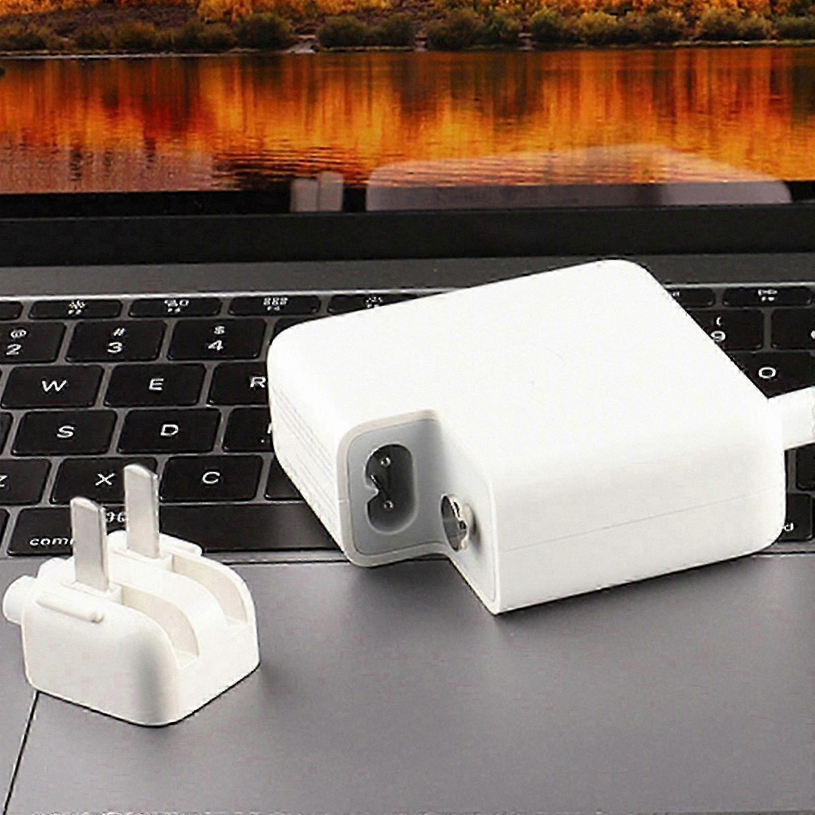 Compact Quad Socket International Adapter