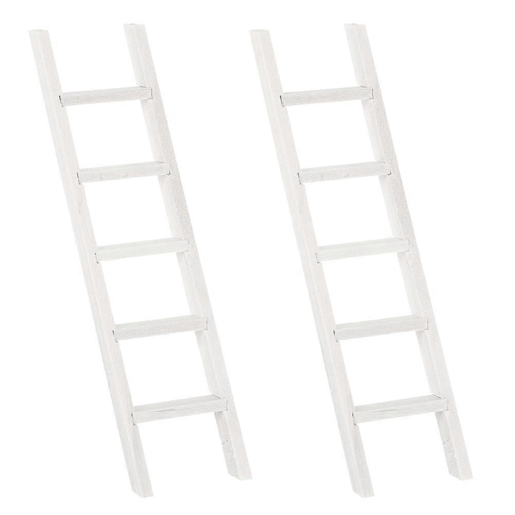 シックな写真小道具のための2個の白い木製のはしごの装飾はシミュレートされた家具モデル