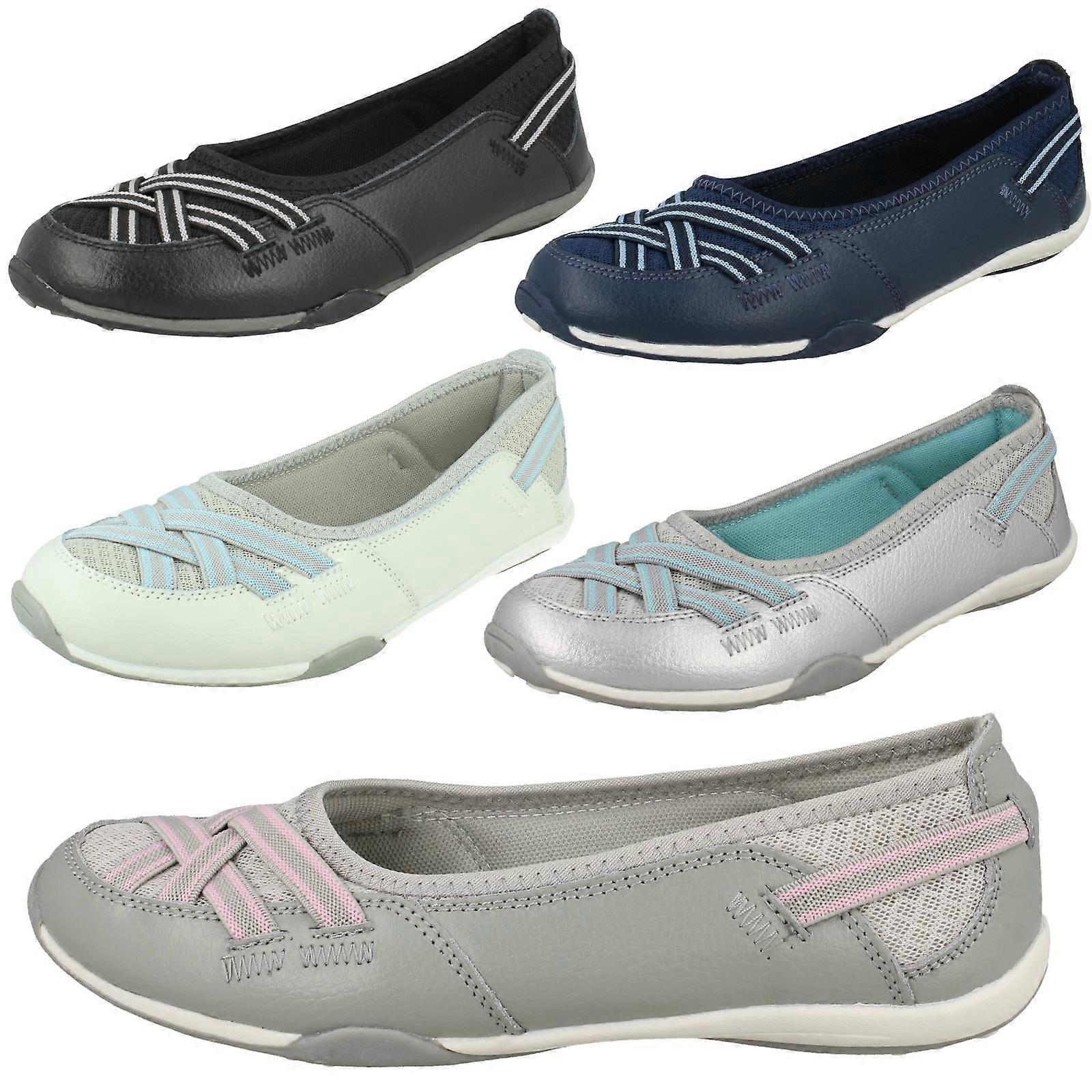 Mesdames, down to Earth Flat Shoes