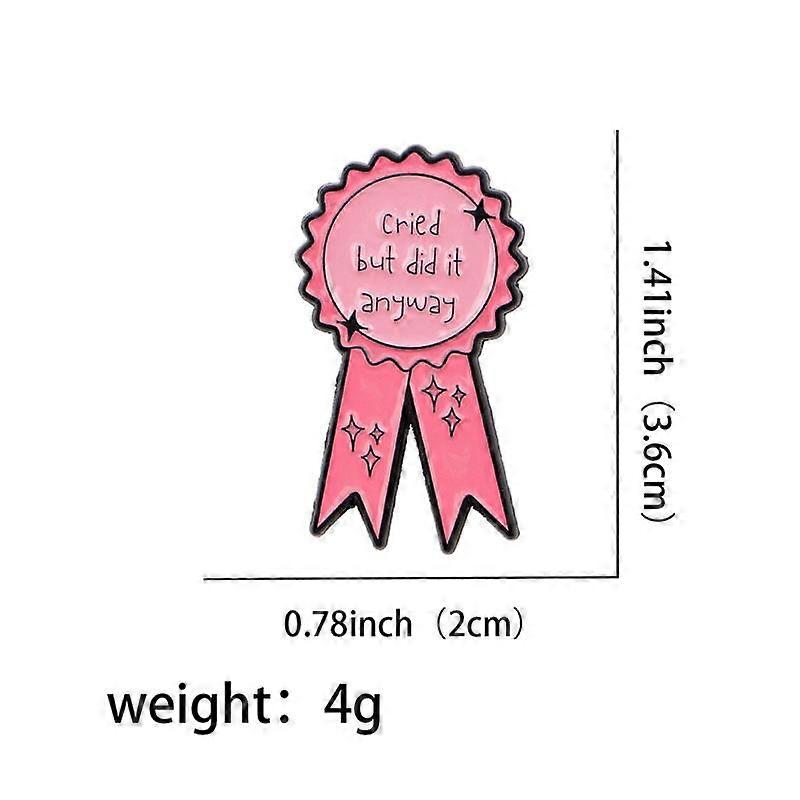 Komik "Ağladı" Emaye Pin Pembe Kurdele Broş Çamlar Yaka İğneleri Rozeti Üzerinde Sırt Çantası Giyim Aksesuarları Moda Takı Hediye Onun Için