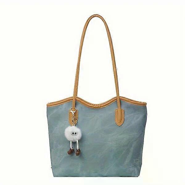 Large-capacity shoulder bag with ample space and comfortable shoulder straps