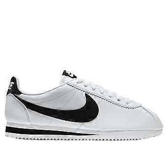 Tênis Nike Wmns Classic Cortez Leather 807471101, modelo universal para todas as estações.