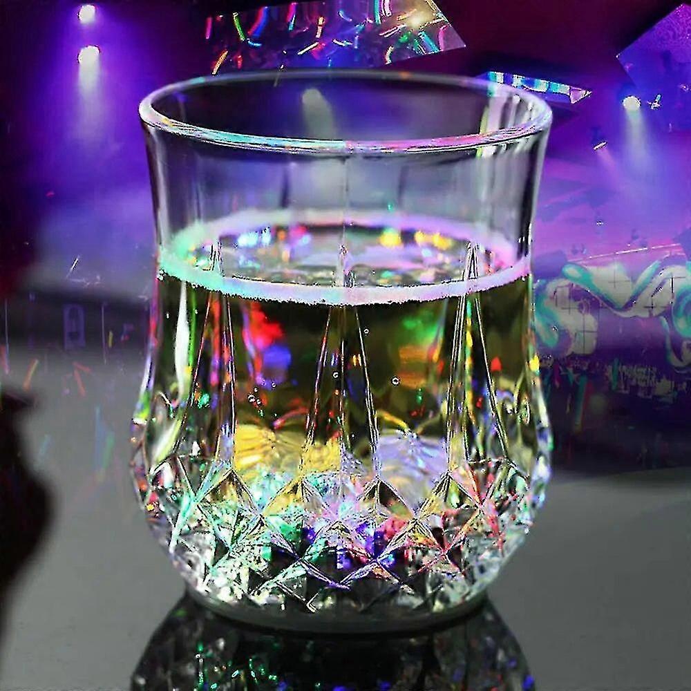 أدى التلقائي وامض كأس متعدد الألوان تضيء القدح النبيذ البيرة الزجاج ويسكي شرب كأس بار نادي حزب المطبخ ديكور عيد الميلاد