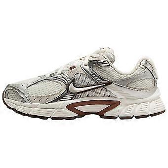 Nike V5 RNR Zachte en comfortabele hardloopschoenen van mesh en ademend textiel, lage uitvoering, dames, wit/bruin HQ7901-102