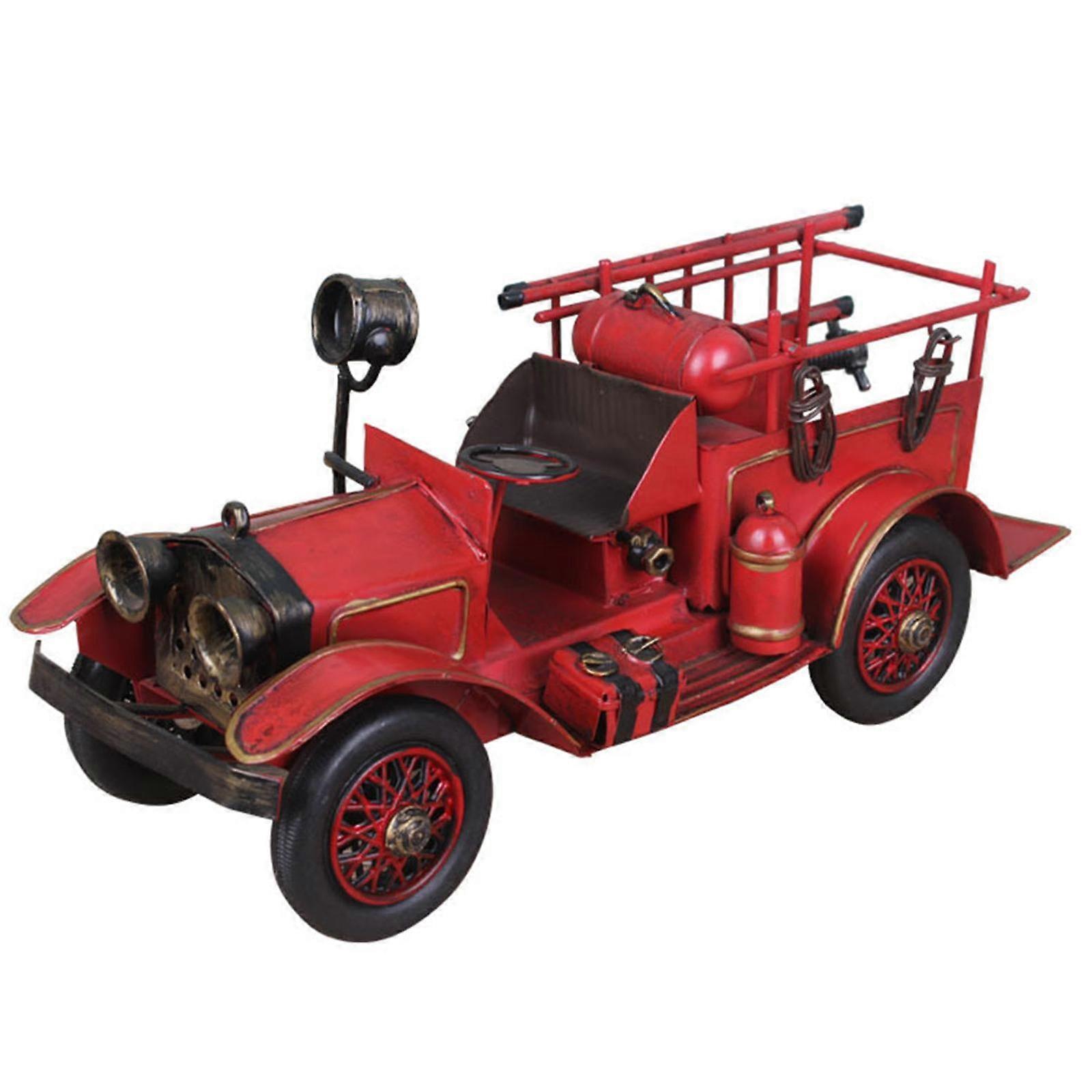Camion Red Props collection pour le Nouvel An sur table