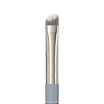 Soft Definition Eyeliner-børste. Vinklet, ultrablød præcisionsbørste til udtværing og blanding.