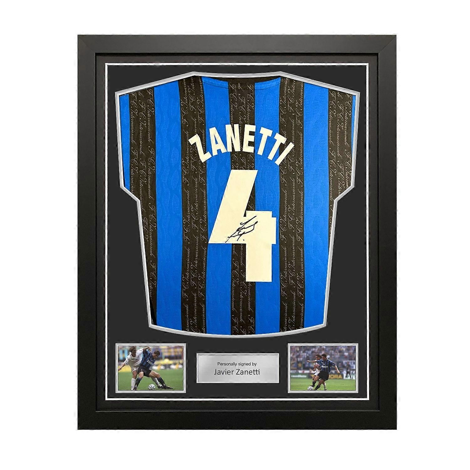 哈维尔·萨内蒂 (Javier Zanetti) 签署了 1998 年国际米兰足球衫。标准框架