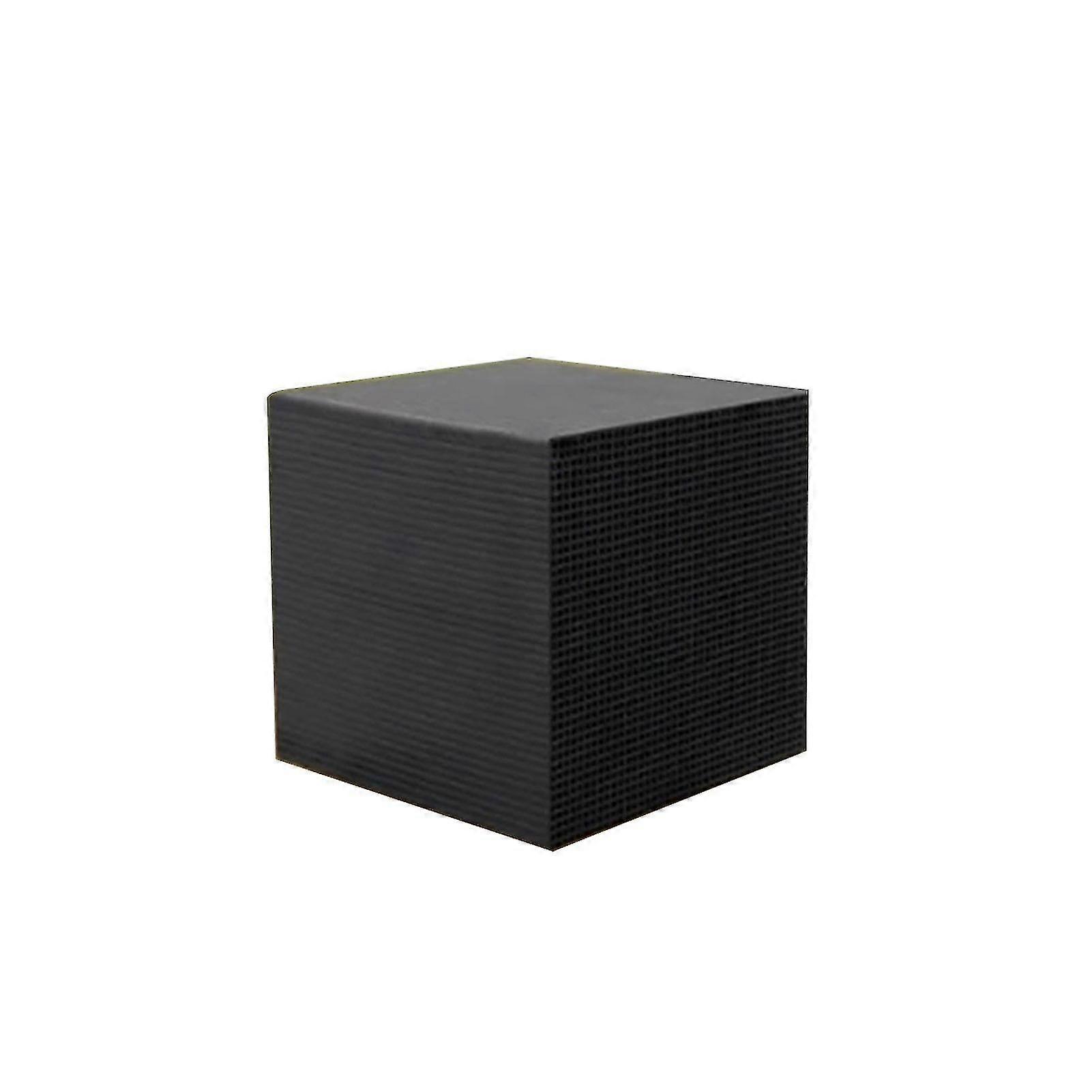 High-efficiency water filter cubes with activated carbon