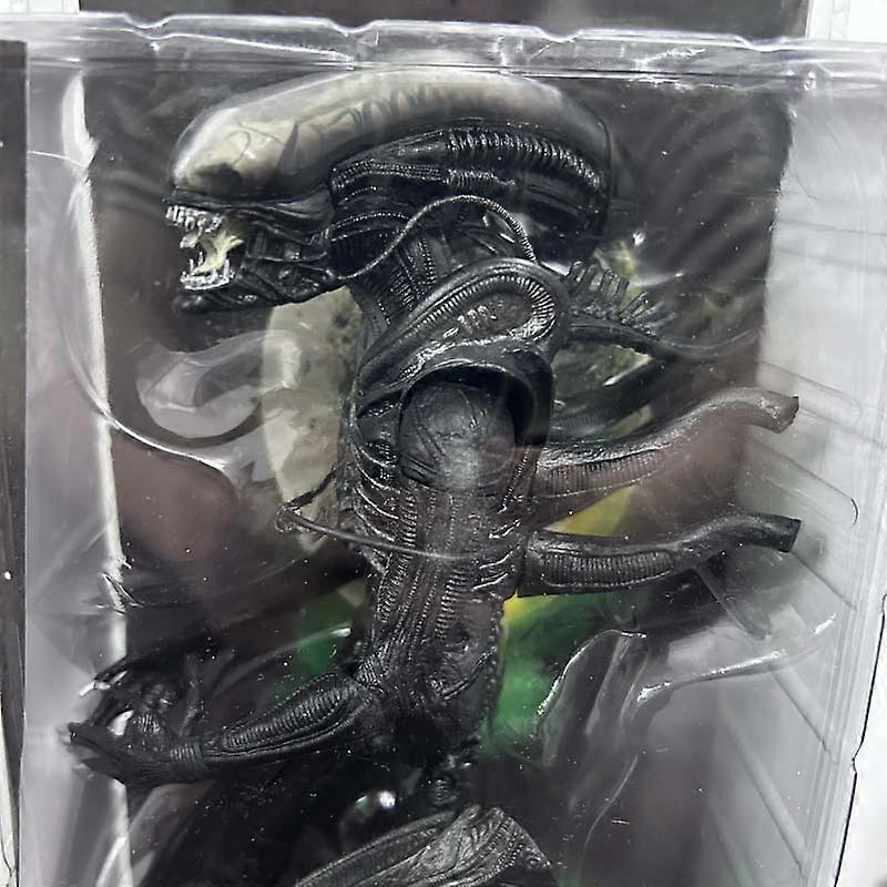 NECA Alien Brown Warrior – 23 Cm – 30+ Articulations – Avec Facehugger, Chestburster & Œuf – PVC