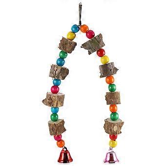 Speelgoed voor papegaaien, hangend houten kauwspeeltje met belletjes voor in de kooi.