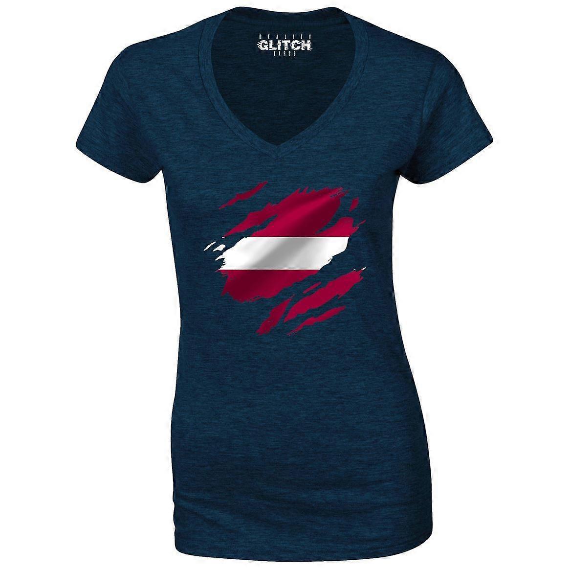 Reality Glitch Torn Latvia Flag T-shirt pour femmes - Col en V