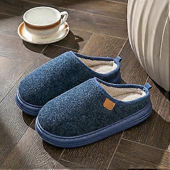 Pantoffels met dikke zool voor binnen, ideaal voor de herfst en winter. Comfortabel schoeisel met antislipdesign voor thuisgebruik.