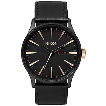 Nixon Sentry Quartz Analog Man Watch with Cowskin Bracelet A1051041