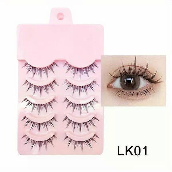 Anime eyelashes, soft, natural and thick, create a charming cat-eye effect