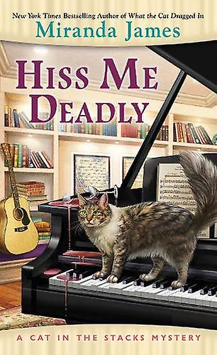 Hiss Me Deadly by Miranda James Paperback