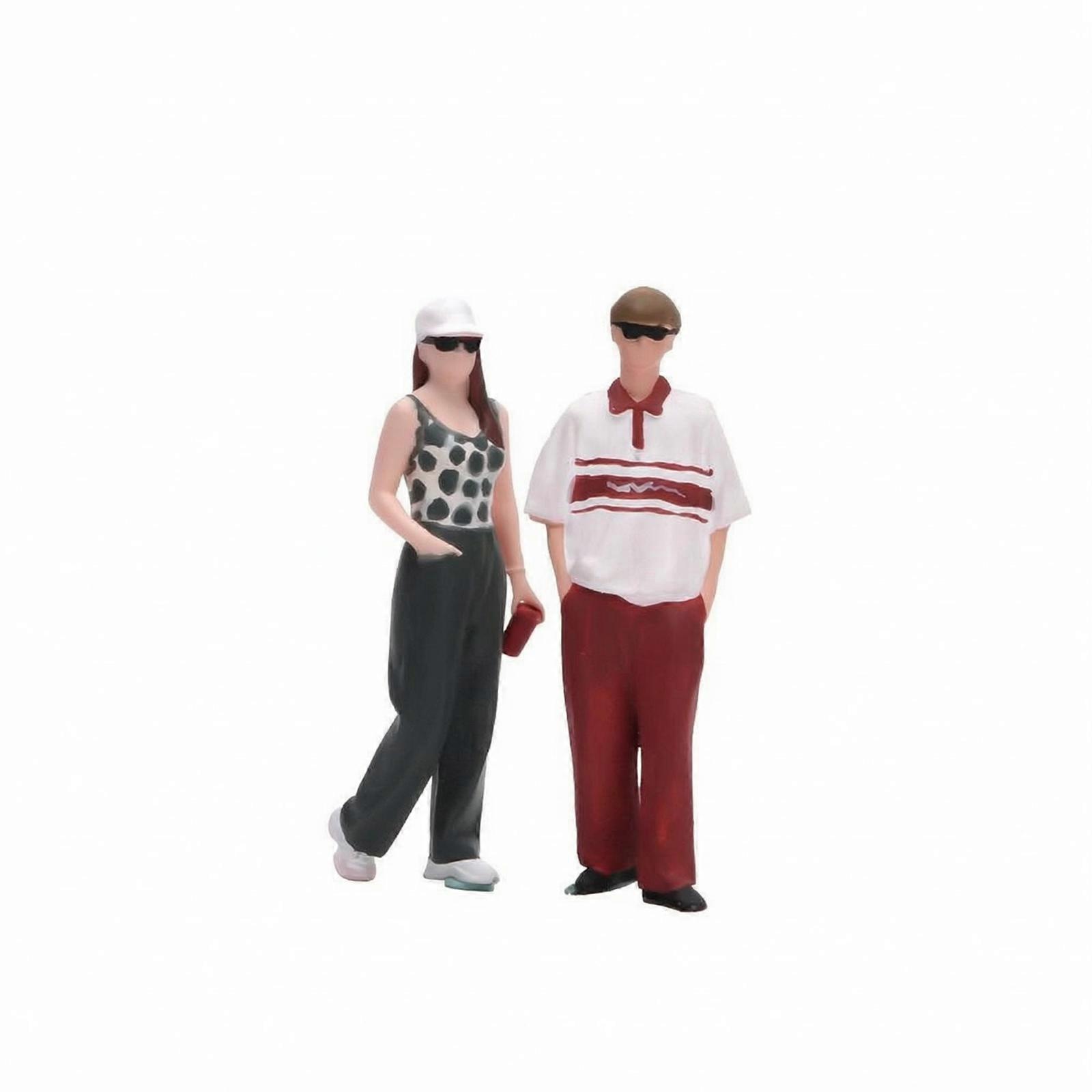 2 Pieces 1/64 Scale Resin Figurines Small Display Model