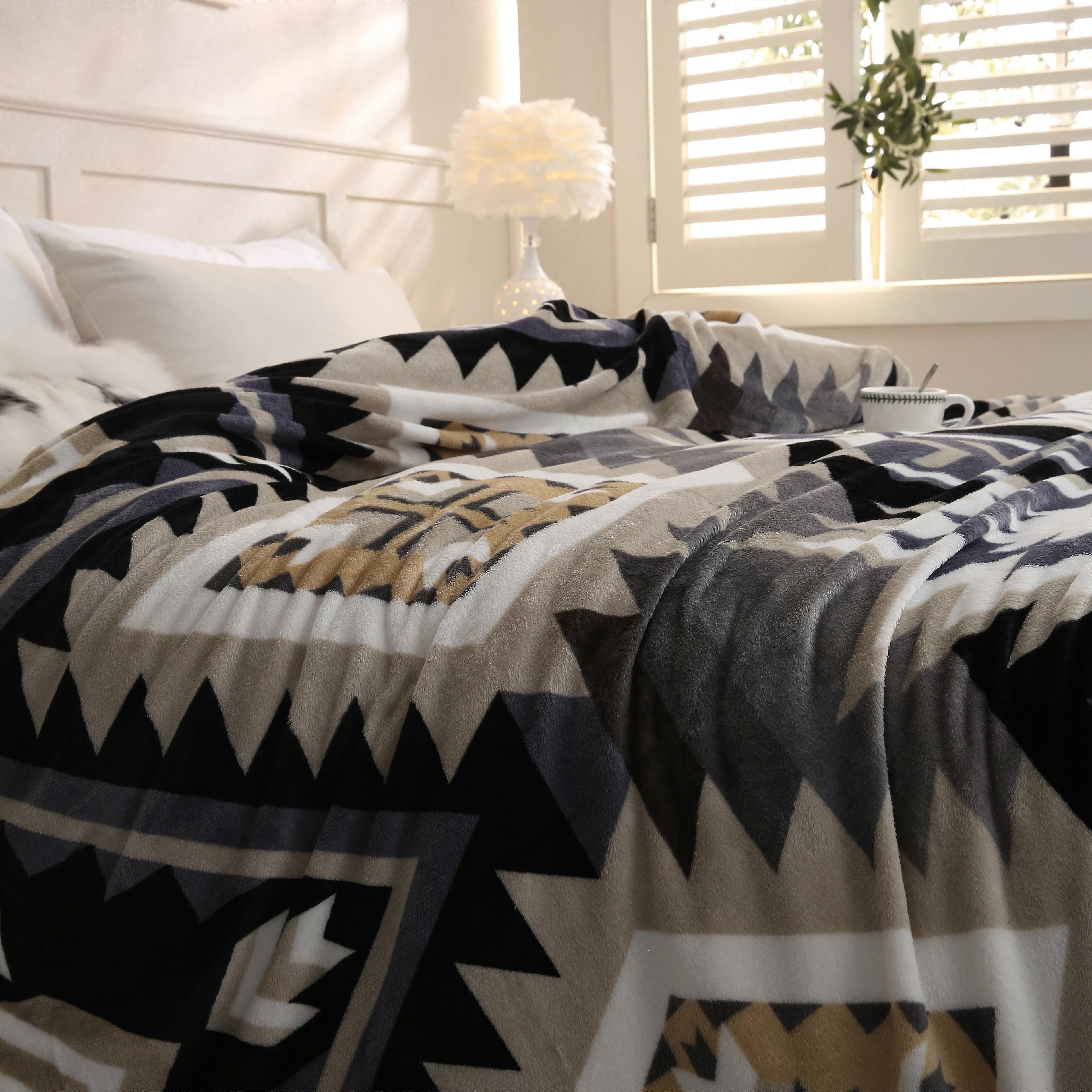 1pc Southwest Native American Flannel Polyester Throw Double-side Printed Blanket, Aztec Geometry Pattern Travel Couch Bed Blanket Plush Soft Lightwei