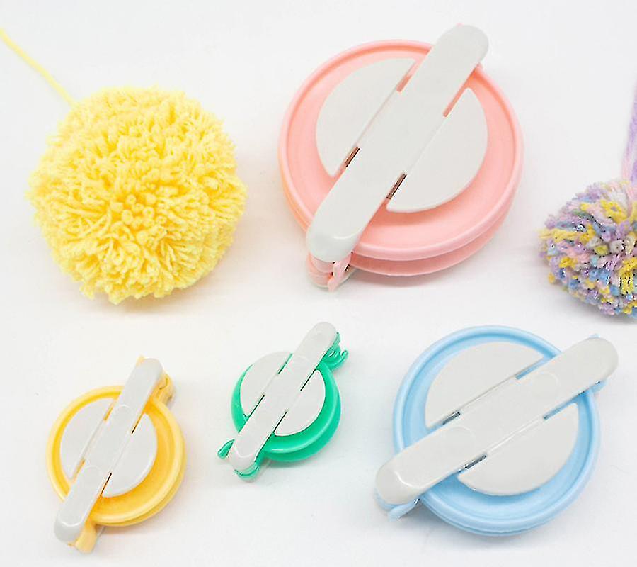 Combinaisons de production, machines à tricoter, pompons pompons
