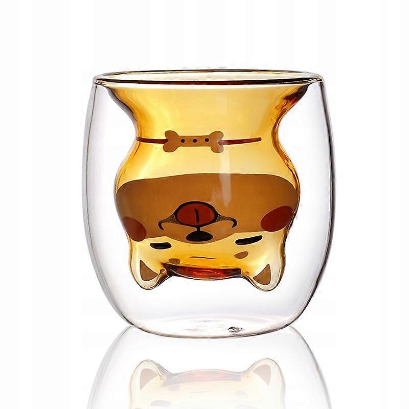 Ein Becher mit einer doppelwandigen Tasse Kaffee