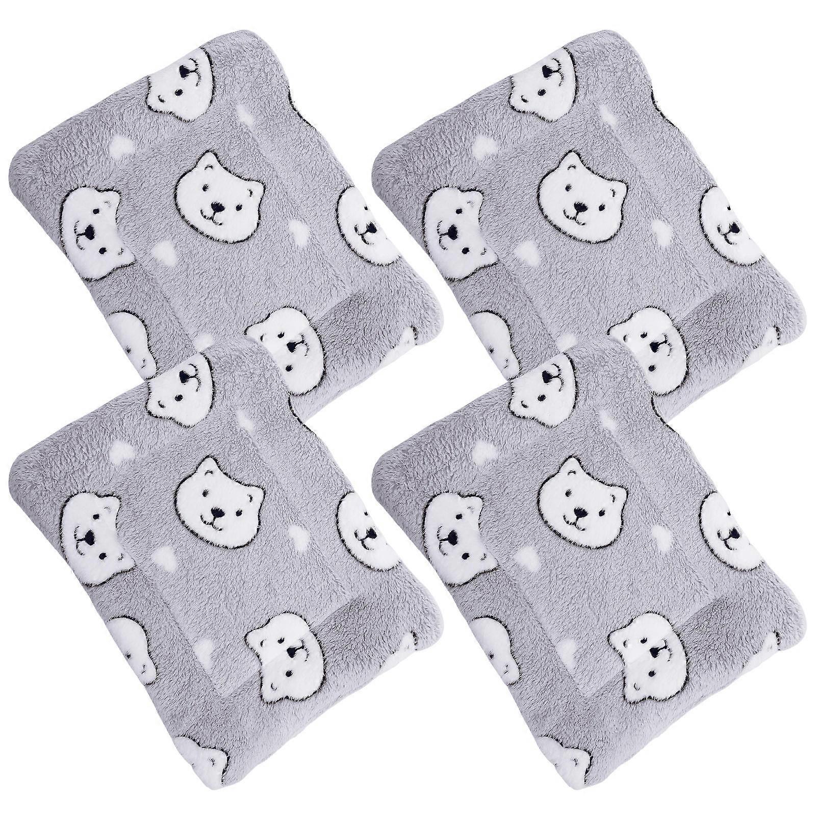 Soft Warm Pet Blanket for Small Animals – Cozy Lightweight Sleep Mat for Guinea Pigs, Hamsters, and More – Machine Washable & Breathable Bedding