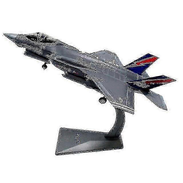 F35 Lightning II Fighter 1/72 Scale Model with Support