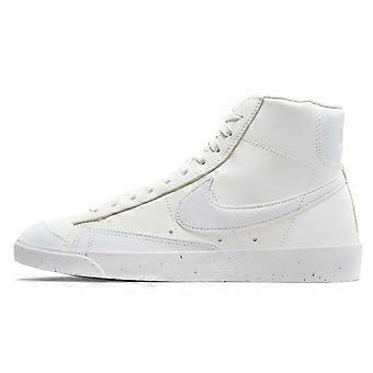 Zapatillas de skate Nike Blazer '77 'Next Nature' Coverage, antideslizantes y resistentes a la abrasión, de caña media, para mujer, color blanco DO1344-100