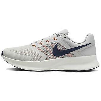 Nike Run Swift 3 Low-Top-Laufschuh für Herren, Grau, Orange, Schwarz, DR2695-009